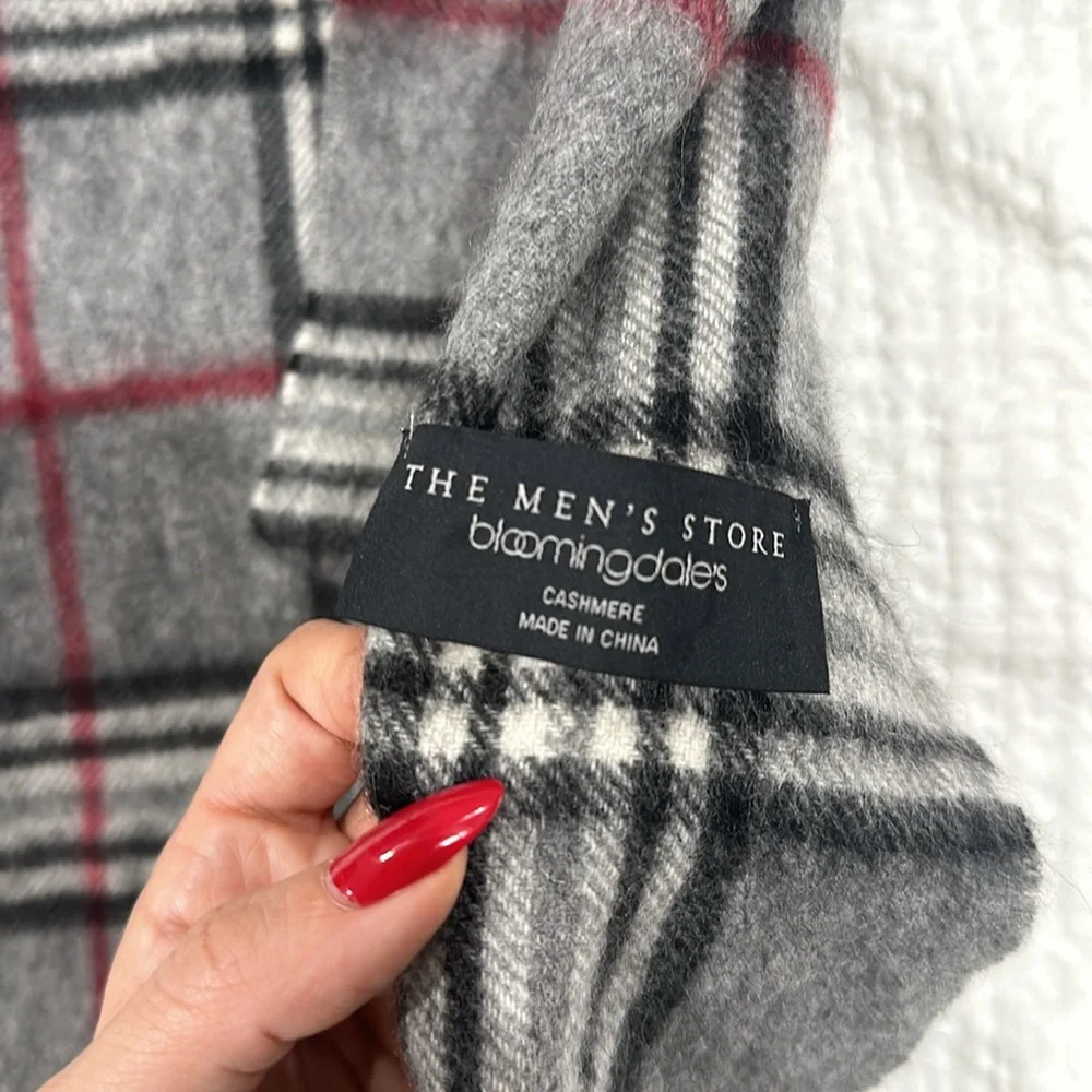 Bloomingdale’s men’s department plaid cashmere scarf